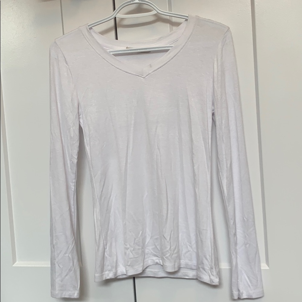 Basic white v-neck top